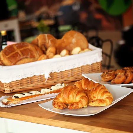 Boutique Mediodia 酒店 3*